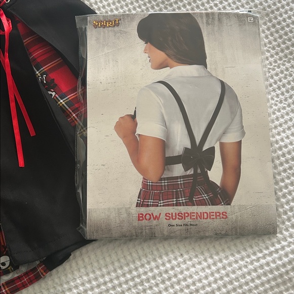 Skelanimals multi pleated black/ red skirt size L
😍Free bow suspenders - Picture 3 of 6